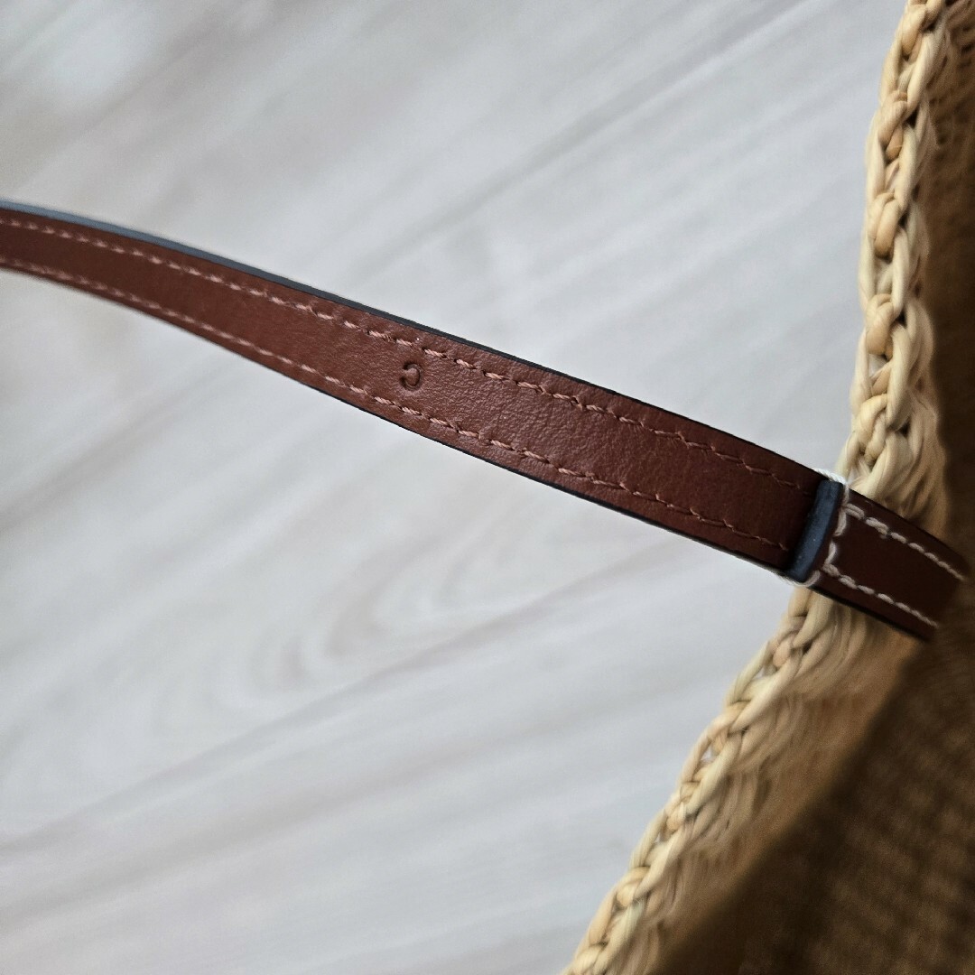 LOEWE - 新品同様✨ロエベ シェル バスケットバッグ スモール LOEWE - 新品同様✨ロエベ シェル バスケットバッグ スモール