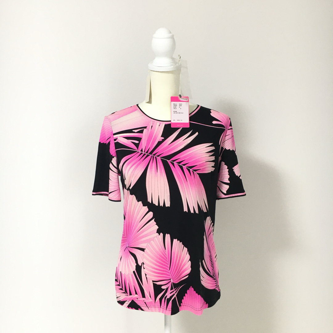 LEONARD - 美品 LEONARD レオナール シルク ストレッチ トップス LEONARD - 美品 LEONARD レオナール シルク ストレッチ トップス