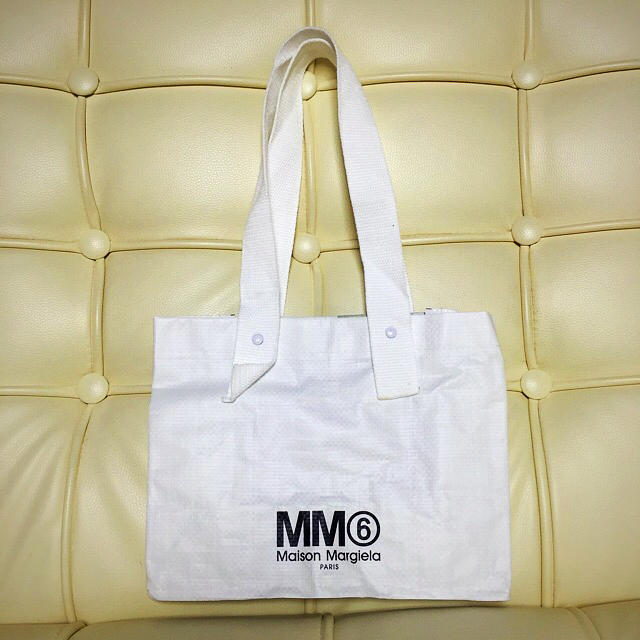 MM6(エムエムシックス)の送料込 MM6 ショップバッグ 小 レディースのバッグ(ショップ袋)の商品写真