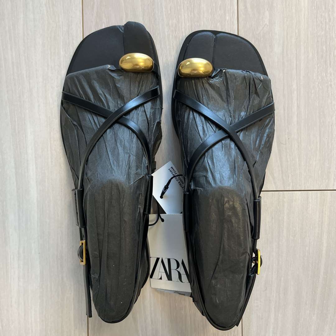 ZARA - 新品 ZARA メタルビジュー付きストラップフラット ZARA - 新品 ZARA メタルビジュー付きストラップフラット