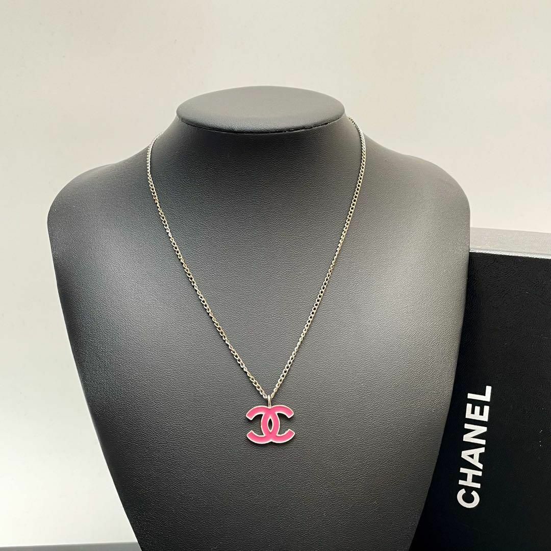CHANEL - シャネル ココマーク ネックレス シルバー ピンク CHANEL - シャネル ココマーク ネックレス シルバー ピンク