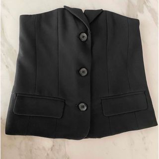 ZARA - 新品未使用タグ付き ZARA ザラ ジレ 鼈甲1つボタン 白 ZARA - 新品未使用タグ付き ZARA ザラ ジレ 鼈甲1つボタン 白