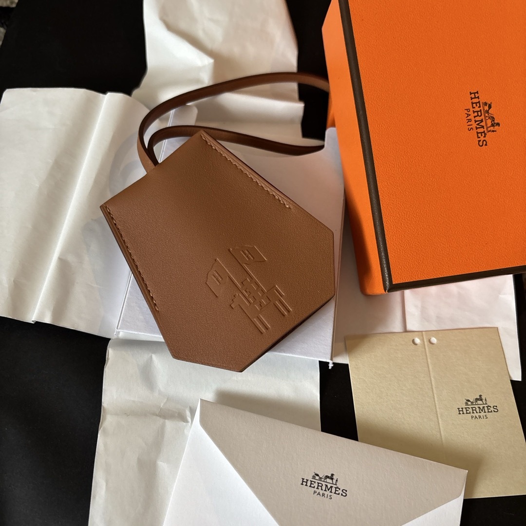 HERMES - 新品HERMES エルメス 2024 イヤーズギフト レザー キー HERMES - 新品HERMES エルメス 2024 イヤーズギフト レザー キー