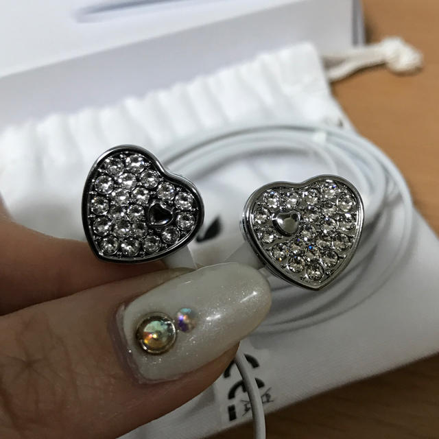 SWAROVSKI(スワロフスキー)のswarovski イヤホン 新品未使用 スマホ/家電/カメラのオーディオ機器(ヘッドフォン/イヤフォン)の商品写真