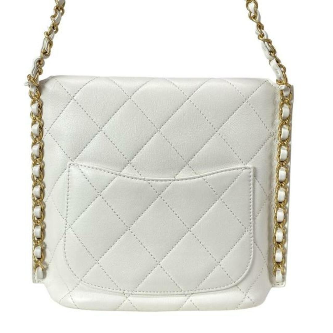 CHANEL - CHANEL(シャネル) ショルダーバッグ美品 マトラッセ 白 CHANEL - CHANEL(シャネル) ショルダーバッグ美品 マトラッセ 白