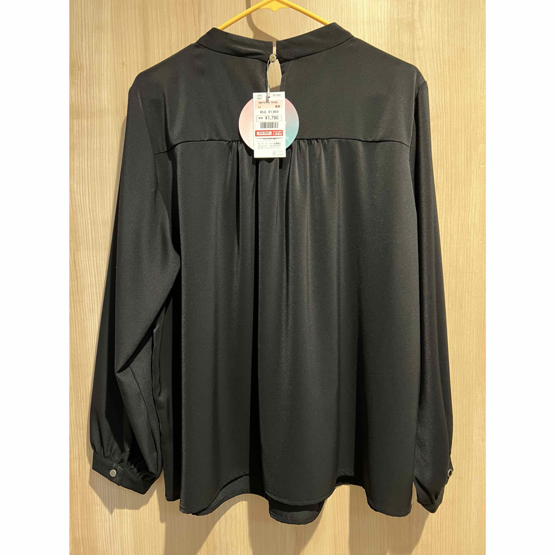 ボウタイ パール付き ブラック ブラウスの通販 by ひぃ's shop ボウタイ パール付き ブラック ブラウスの通販 by ひぃ's shop