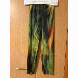 PLEATS PLEASE ISSEY MIYAKE(カジュアルパンツ)のフリマ PLEATS PLEASE ISSEY MIYAKE(カジュアルパンツ)のフリマ