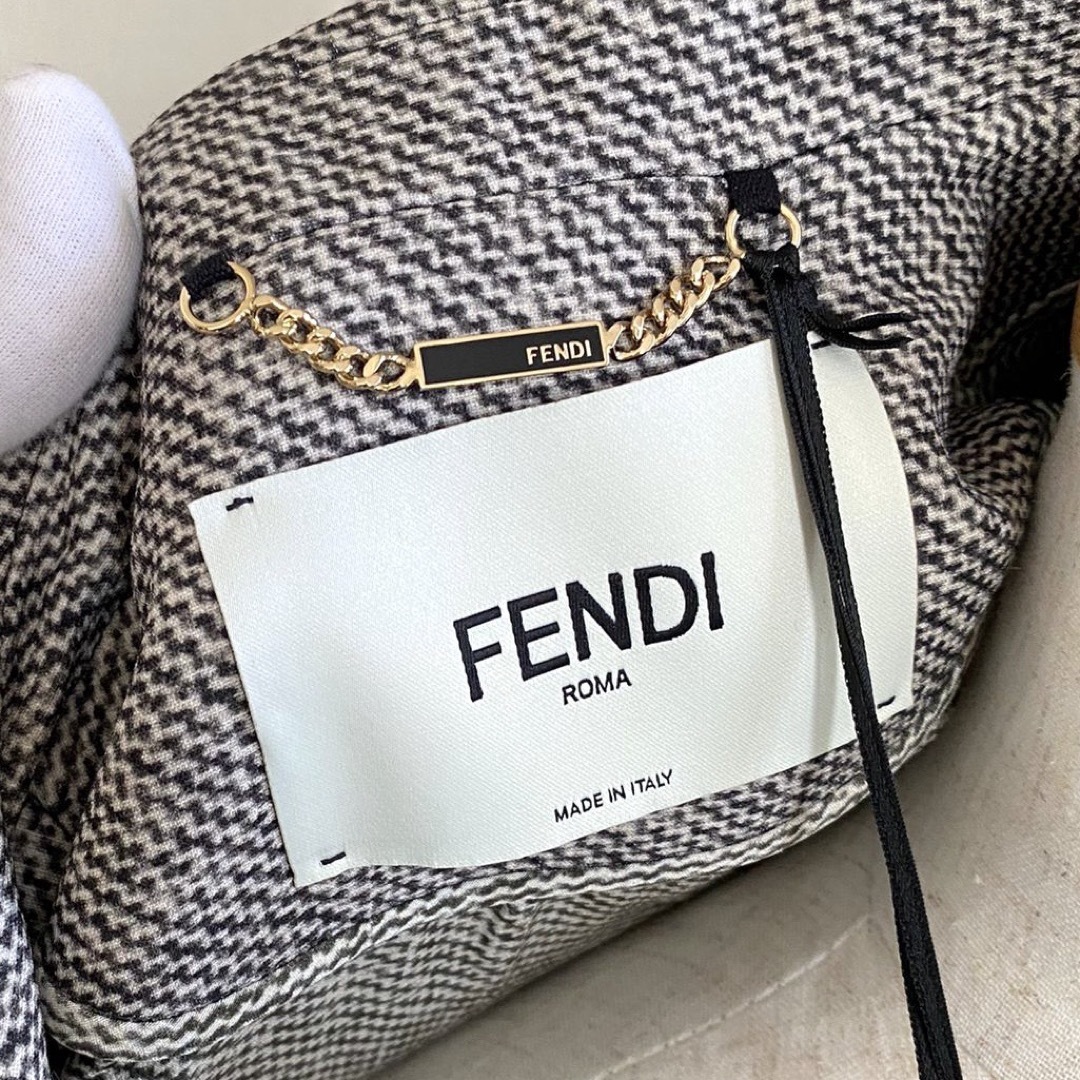 FENDI - 新品・未使用 FENDI(フェンディ) ダブルブレストコート FENDI - 新品・未使用 FENDI(フェンディ) ダブルブレストコート