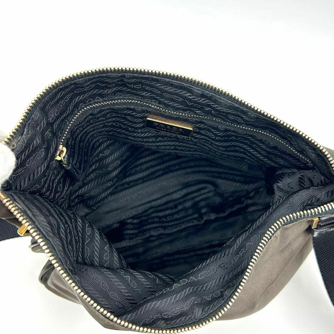 PRADA - PRADA ナイロン ショルダーバッグ 三角ロゴ ゴールド PRADA - PRADA ナイロン ショルダーバッグ 三角ロゴ ゴールド