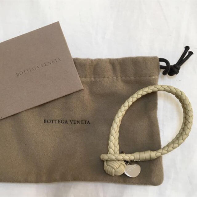 Bottega Veneta(ボッテガヴェネタ)のボッテガヴェネタ レザーブレスレット 送料込み レディースのアクセサリー(ブレスレット/バングル)の商品写真