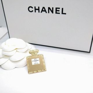 CHANEL - CHANEL CC ロゴ ブローチ スターモチーフ 2022年製の CHANEL - CHANEL CC ロゴ ブローチ スターモチーフ 2022年製の