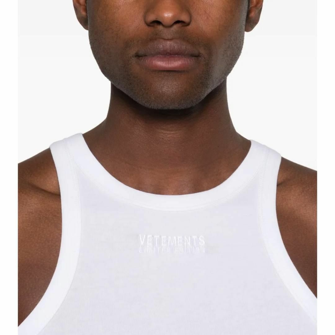 VETEMENTS - 正規 VETEMENTS Embroidered Logo Tanktop Mの通販 VETEMENTS - 正規 VETEMENTS Embroidered Logo Tanktop Mの通販