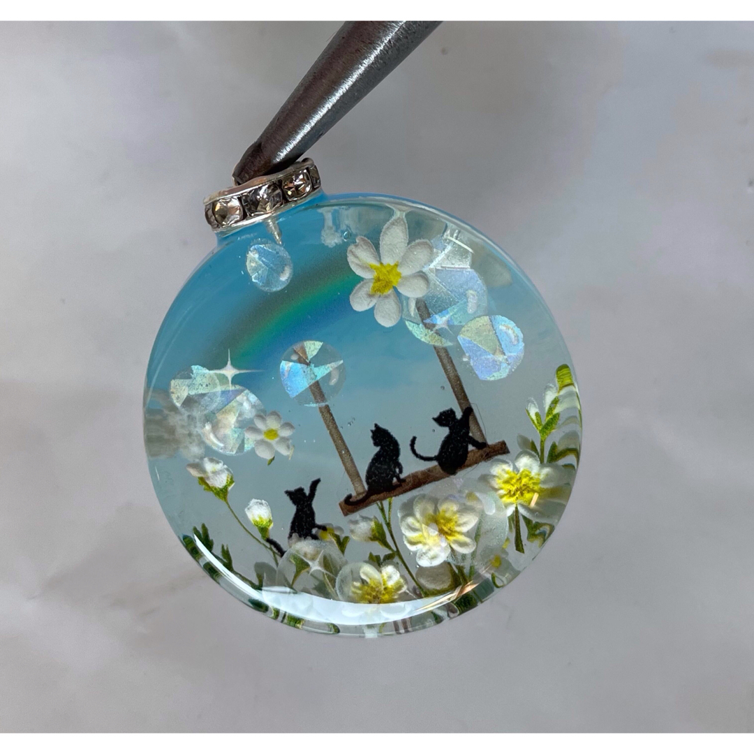 展示用/レジン/虹のブランコと子猫達 蓄光 オルゴナイト 展示用/レジン/虹のブランコと子猫達 蓄光 オルゴナイト