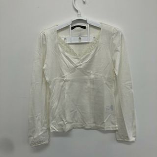 ミッシェルクラン(MICHEL KLEIN)の【MICHEL KLEIN】ミッシェルクラン　白　トップス　新品(シャツ/ブラウス(長袖/七分))