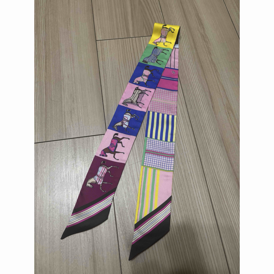 HERMES - エルメス HERMES スカーフ ツイリー 馬柄 マルチカラー HERMES - エルメス HERMES スカーフ ツイリー 馬柄 マルチカラー