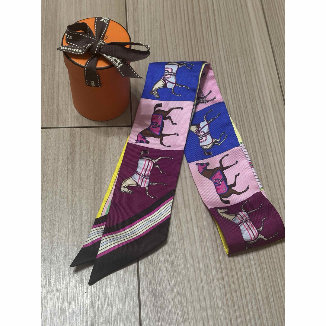 HERMES - エルメス HERMES スカーフ ツイリー 馬柄 マルチカラー HERMES - エルメス HERMES スカーフ ツイリー 馬柄 マルチカラー
