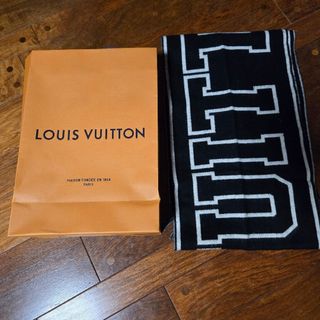 LOUIS VUITTON(マフラー/ショール ・ ホワイト/白色系)の LOUIS VUITTON(マフラー/ショール ・ ホワイト/白色系)の