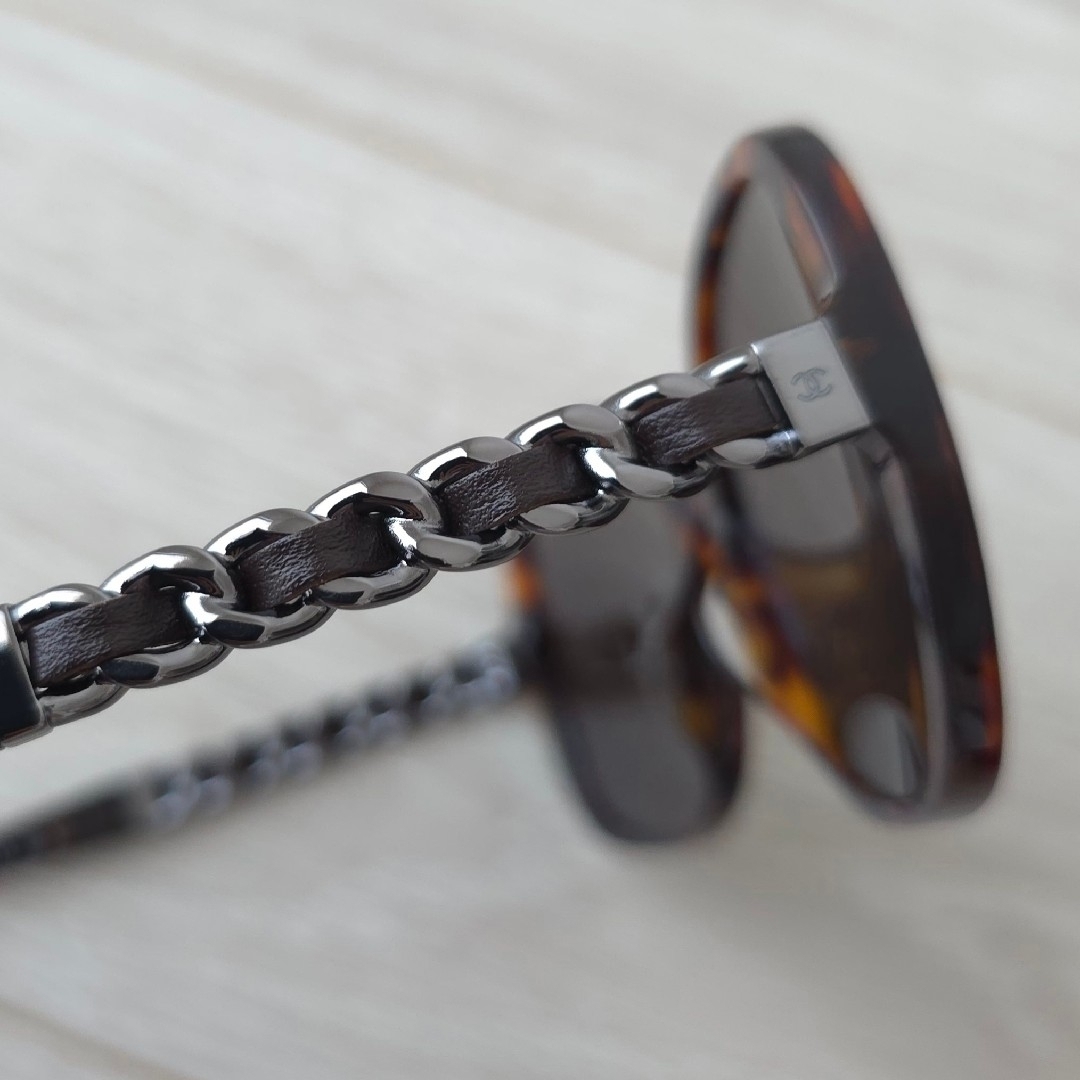 CHANEL - 極美品【シャネル】べっ甲柄 チェーン スクエア CHANEL - 極美品【シャネル】べっ甲柄 チェーン スクエア