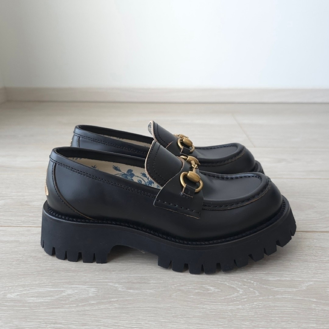 GUCCI - 極美品【グッチ】ホースビット BEE 厚底 レザー GUCCI - 極美品【グッチ】ホースビット BEE 厚底 レザー