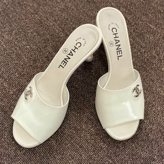 CHANEL(サンダル ・ ホワイト/白色系)のフリマアイテム一覧 CHANEL(サンダル ・ ホワイト/白色系)のフリマアイテム一覧