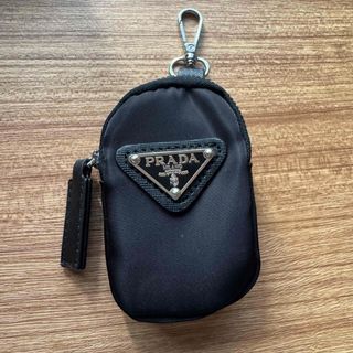 PRADA - 【未使用展示品】 PRADA ポーチ トラベル 三角プレート PRADA - 【未使用展示品】 PRADA ポーチ トラベル 三角プレート