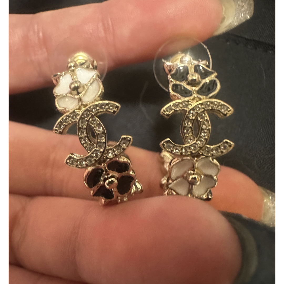 CHANEL - CHANELフラワーモチーフピアス新作25Pの通販 by k CHANEL - CHANELフラワーモチーフピアス新作25Pの通販 by k