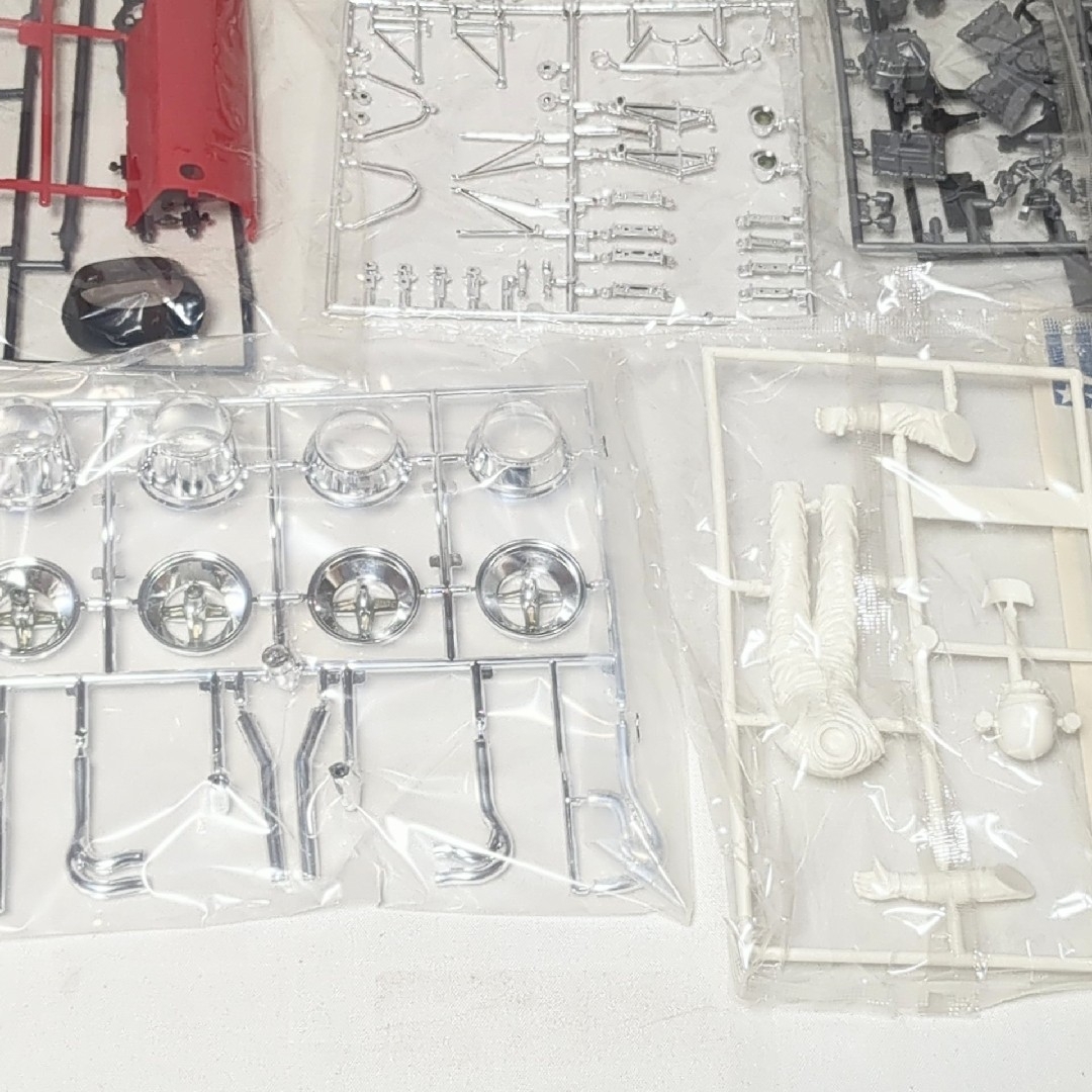 TAMIYA - 未組立 LOTUS 49B FORD ゴールドリーフロータス 1/12の TAMIYA - 未組立 LOTUS 49B FORD ゴールドリーフロータス 1/12の