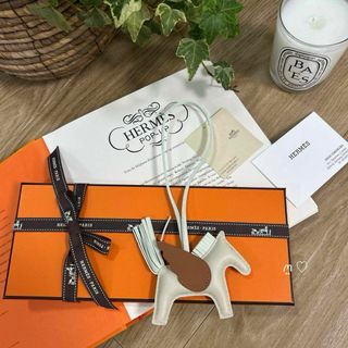 HERMES(キーホルダー ・ ゴールド/金色系)のフリマアイテム一覧 HERMES(キーホルダー ・ ゴールド/金色系)のフリマアイテム一覧