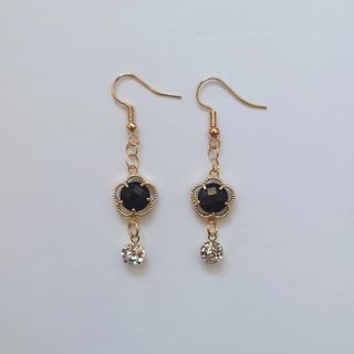ハンドメイド No.1 お花 ラインストーン ゴールド 黒 ピアス イヤリング(ピアス)