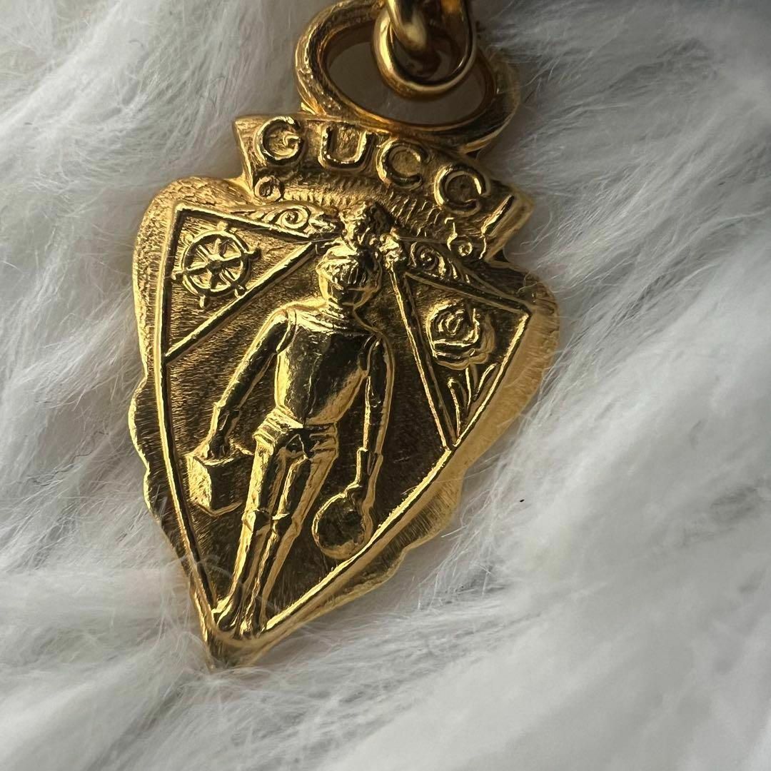 GUCCI - GUCCI スエード生地 金ロゴ チャーム レディース GUCCI - GUCCI スエード生地 金ロゴ チャーム レディース