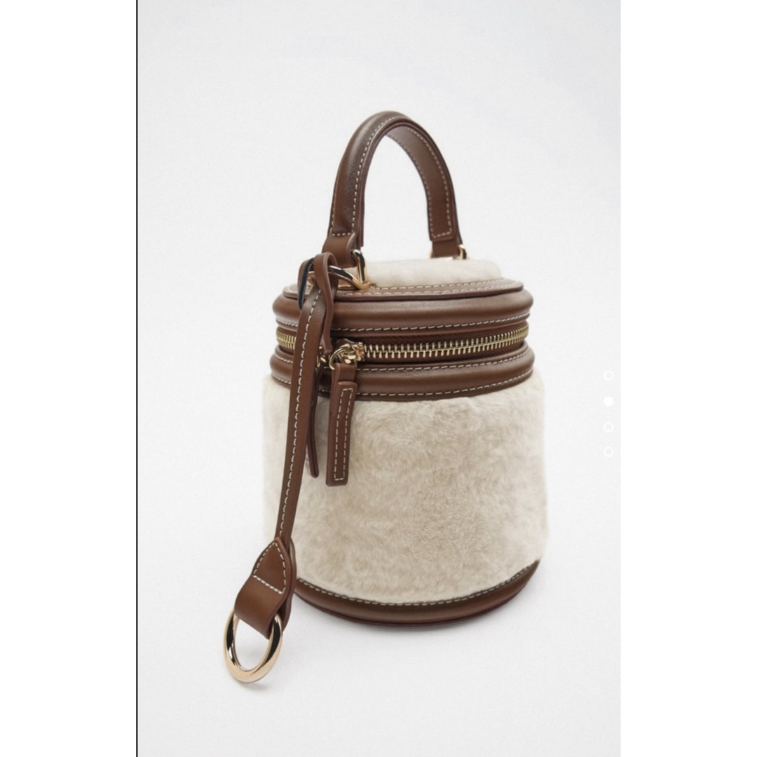 ZARA - 完売 ZARA フェイクファーハンドバッグ 白 マルチカラー ZARA - 完売 ZARA フェイクファーハンドバッグ 白 マルチカラー