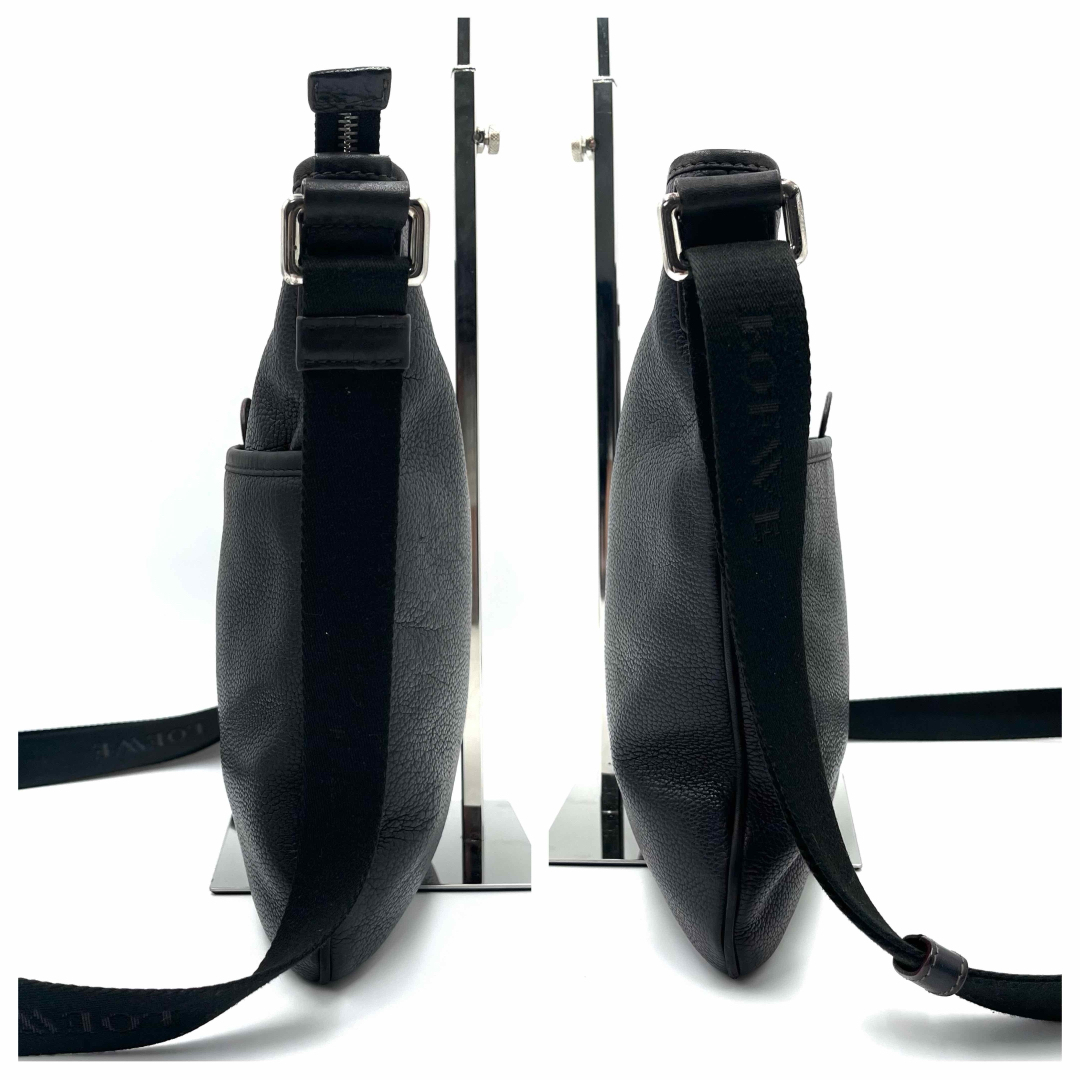 LOEWE - 美品 ロエベ ショルダーバッグ サコッシュ アナグラム LOEWE - 美品 ロエベ ショルダーバッグ サコッシュ アナグラム