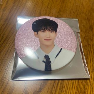 SEVENTEEN - SEVENTEEN セブチ HOLIDAY 缶バッジ ドギョム DK の SEVENTEEN - SEVENTEEN セブチ HOLIDAY 缶バッジ ドギョム DK の