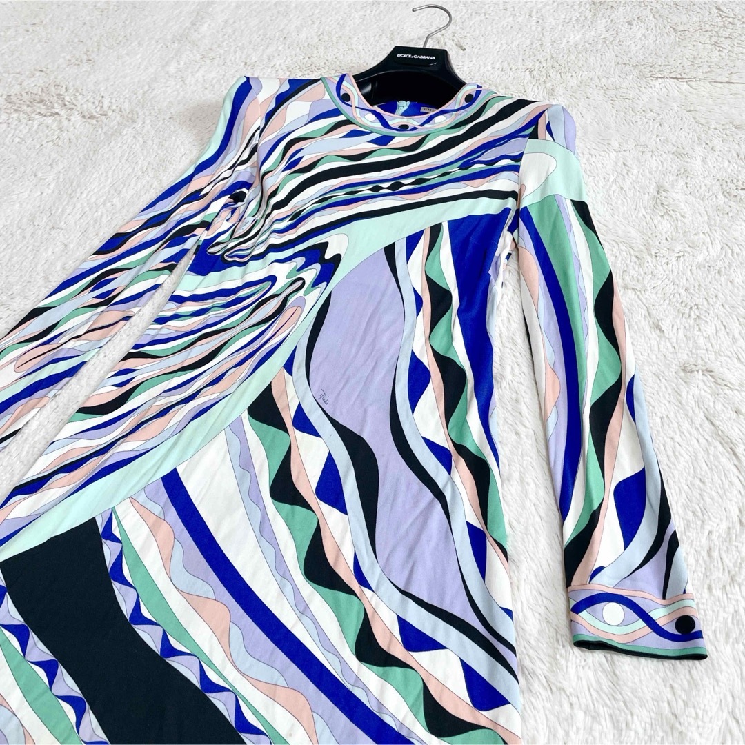 EMILIO PUCCI - エミリオプッチ シルク アート柄 マルチカラー EMILIO PUCCI - エミリオプッチ シルク アート柄 マルチカラー