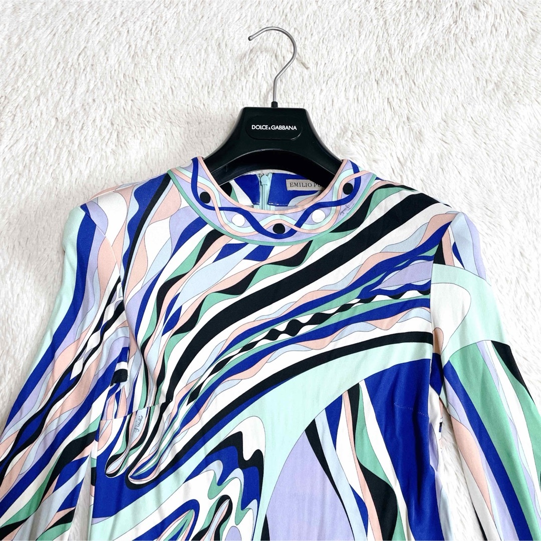 EMILIO PUCCI - エミリオプッチ シルク アート柄 マルチカラー EMILIO PUCCI - エミリオプッチ シルク アート柄 マルチカラー