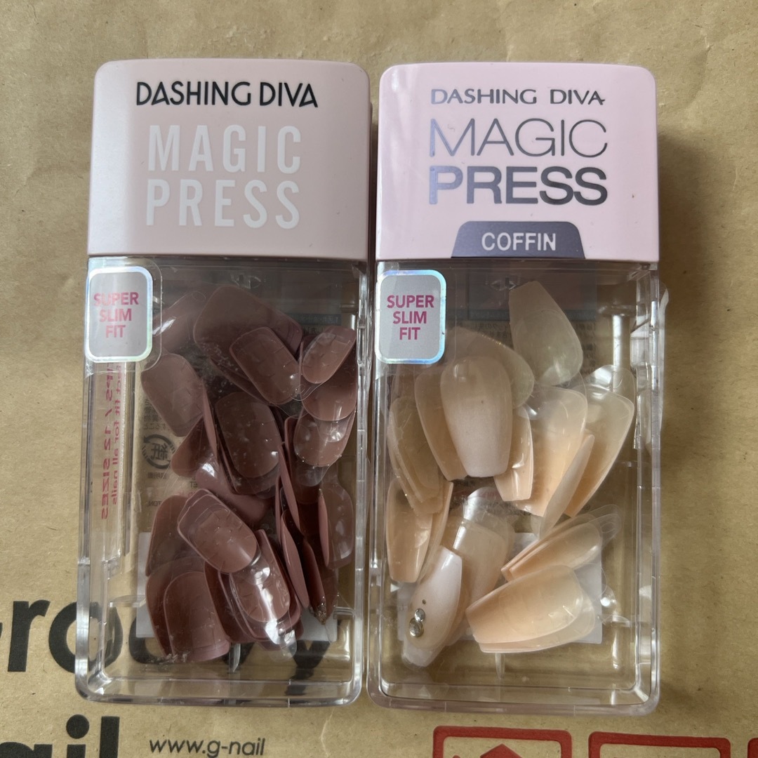 DASHING DIVA(ダッシングディバ)のDASHING DIVA MAGIC PRESS ネイルチップ 2点 コスメ/美容のネイル(つけ爪/ネイルチップ)の商品写真