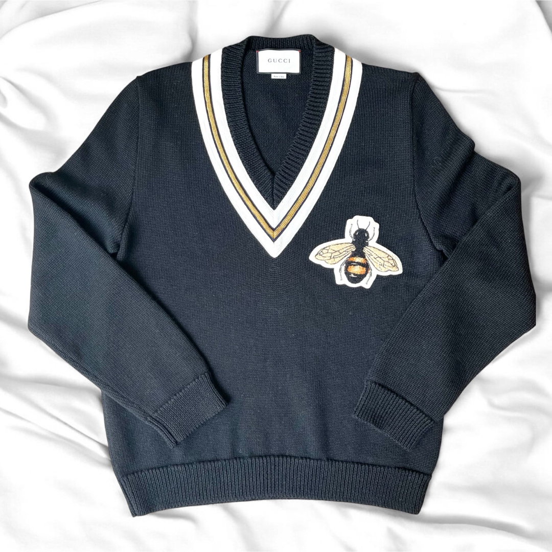 GUCCI - 美品 グッチ ビー アップリケ Vネック セーター 蜂 GUCCI - 美品 グッチ ビー アップリケ Vネック セーター 蜂