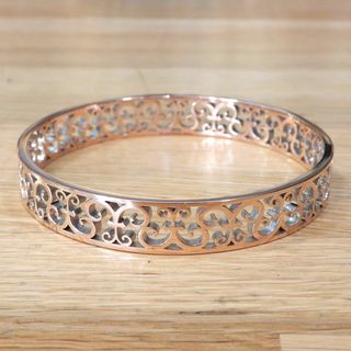 Tiffany & Co. - ティファニー ラブノット フック&アイ バングル Tiffany & Co. - ティファニー ラブノット フック&アイ バングル
