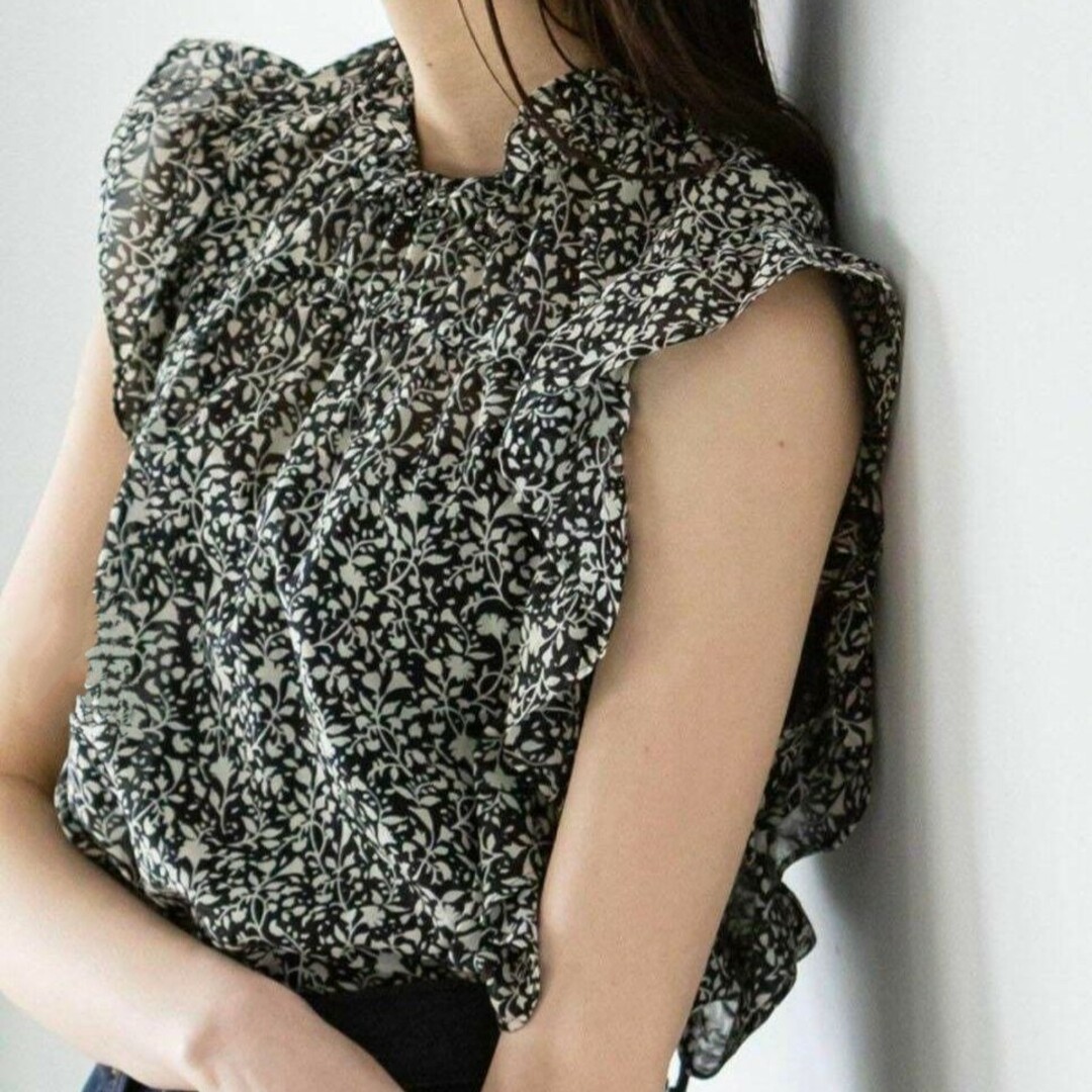 Noble - 美品 NOBLE モノトーンフラワープリントノースリ Noble - 美品 NOBLE モノトーンフラワープリントノースリ