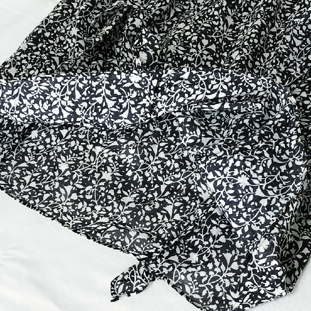 Noble - 美品 NOBLE モノトーンフラワープリントノースリ Noble - 美品 NOBLE モノトーンフラワープリントノースリ