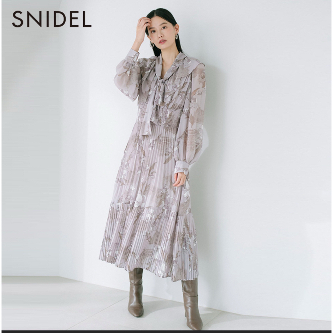 SNIDEL - [スナイデル] プリーツボウタイプリントワンピ の通販