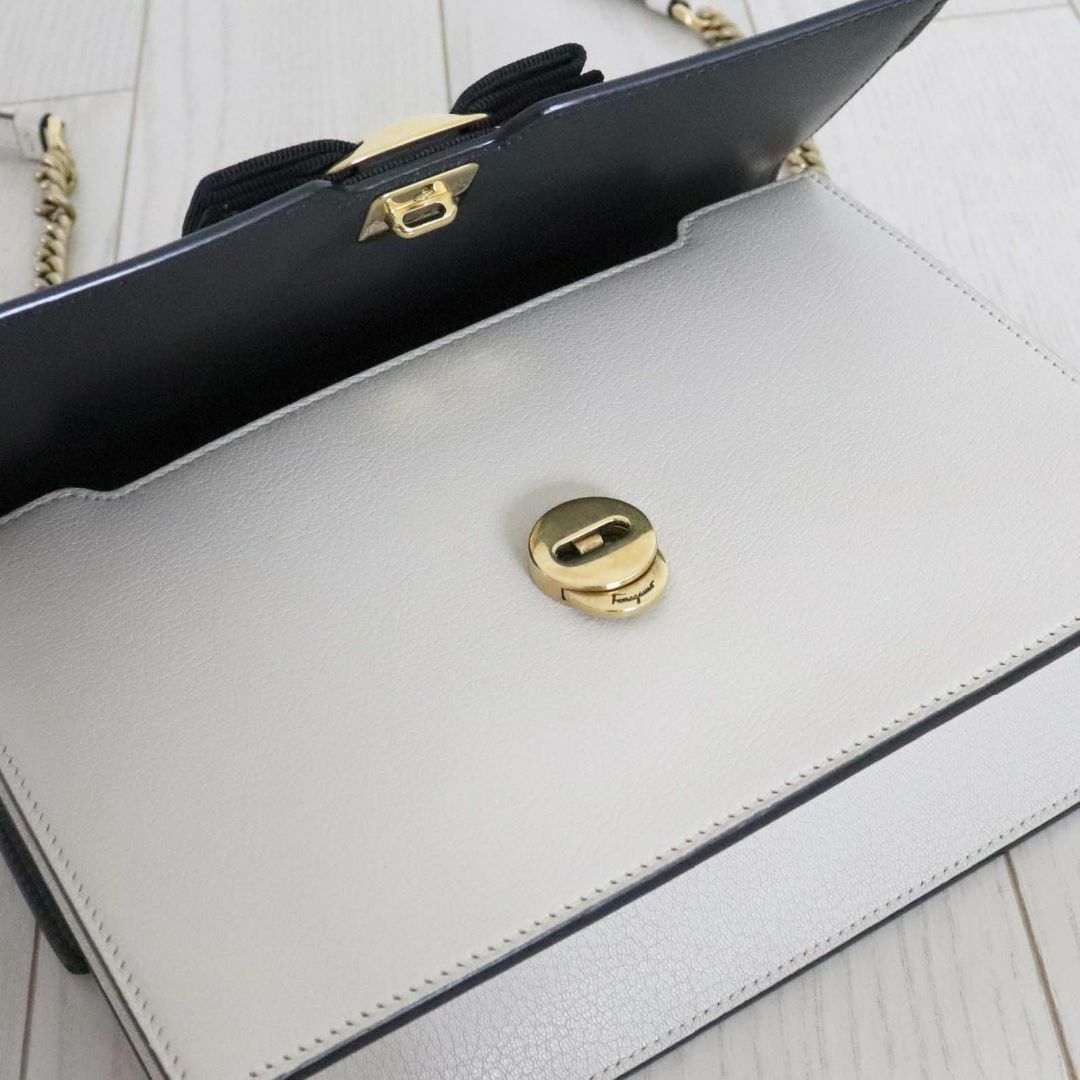 Salvatore Ferragamo - 美品 サルヴァトーレフェラガモ ヴァラ Salvatore Ferragamo - 美品 サルヴァトーレフェラガモ ヴァラ