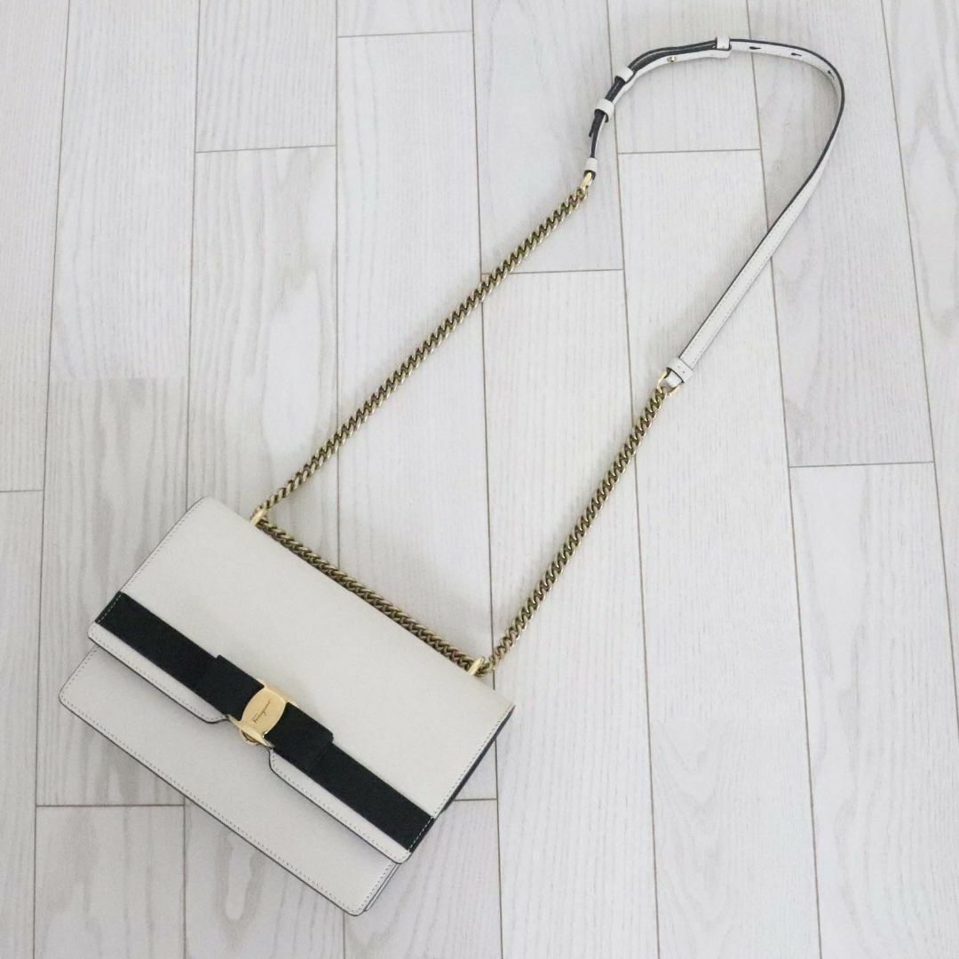 Salvatore Ferragamo - 美品 サルヴァトーレフェラガモ ヴァラ Salvatore Ferragamo - 美品 サルヴァトーレフェラガモ ヴァラ