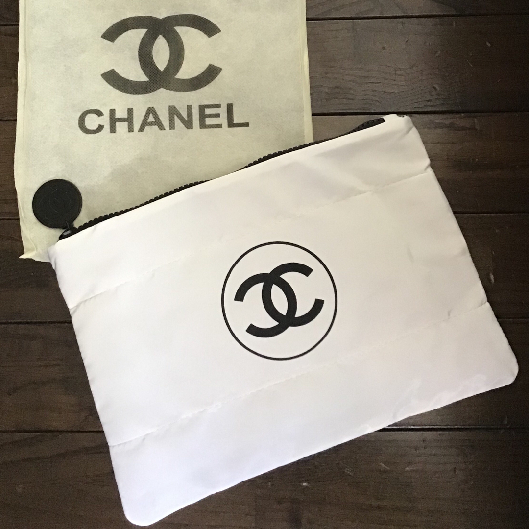 CHANEL - 【新品未使用】CHANEL コスメポーチ ノベルティ CHANEL - 【新品未使用】CHANEL コスメポーチ ノベルティ