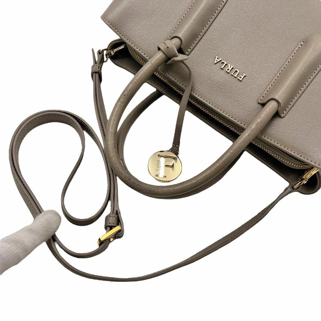 FURLA(フルラ) ハンドバッグ - グレージュ レザー
