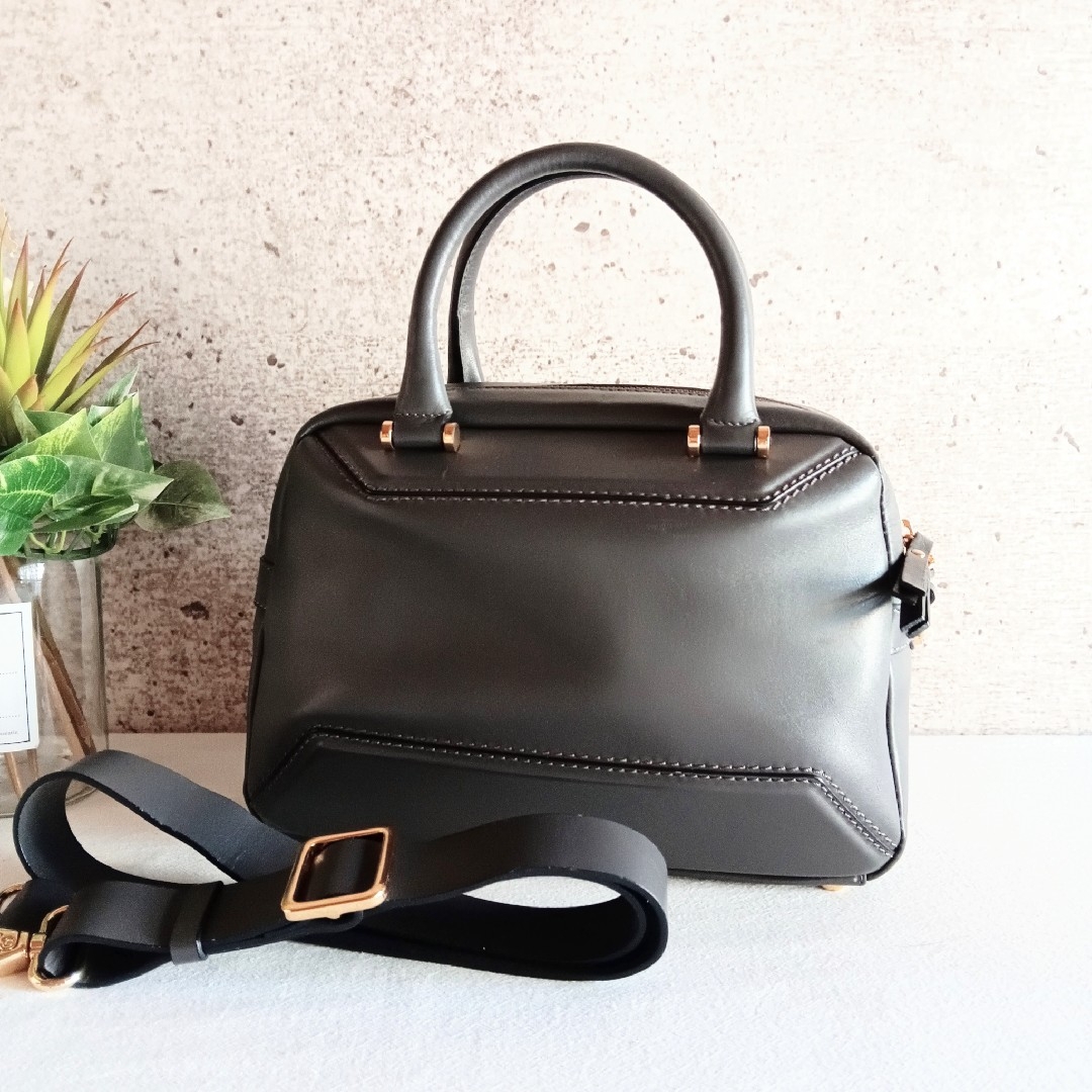IACUCCI - 良品 イアクッチ 2way レザー ショルダー IACUCCI - 良品 イアクッチ 2way レザー ショルダー