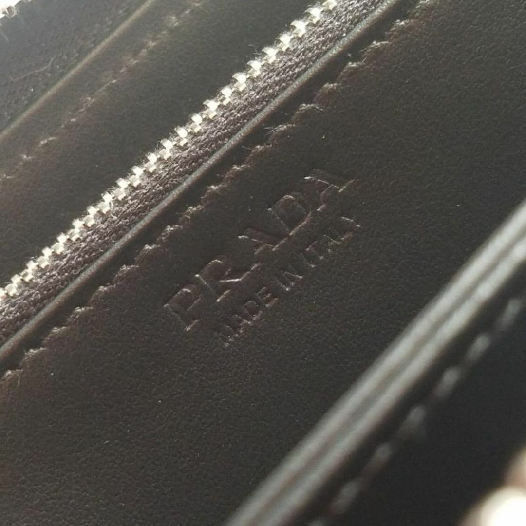 PRADA - PRADA プラダ ヴィッテロダイノレザー ラウンド PRADA - PRADA プラダ ヴィッテロダイノレザー ラウンド