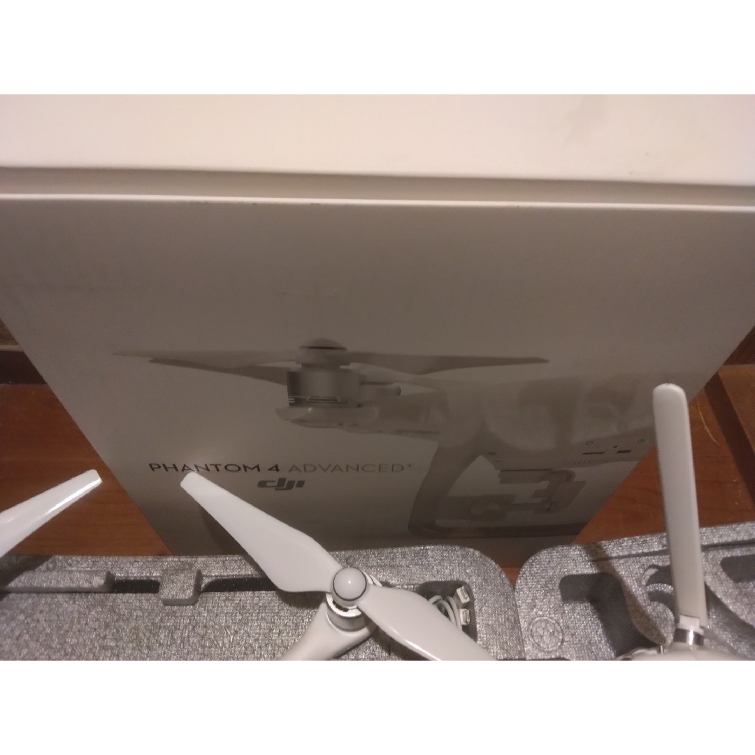 DJI - DJI PHANTOM4advance+モニター付きコントローラー付属 DJI - DJI PHANTOM4advance+モニター付きコントローラー付属