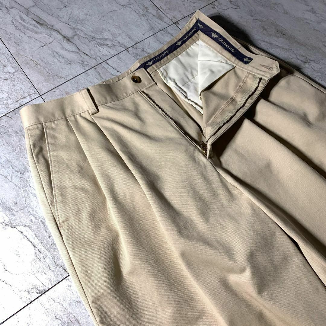 Levi's - 00s DOCKERS 2タック チノパン スラックス ベージュ Levi's - 00s DOCKERS 2タック チノパン スラックス ベージュ
