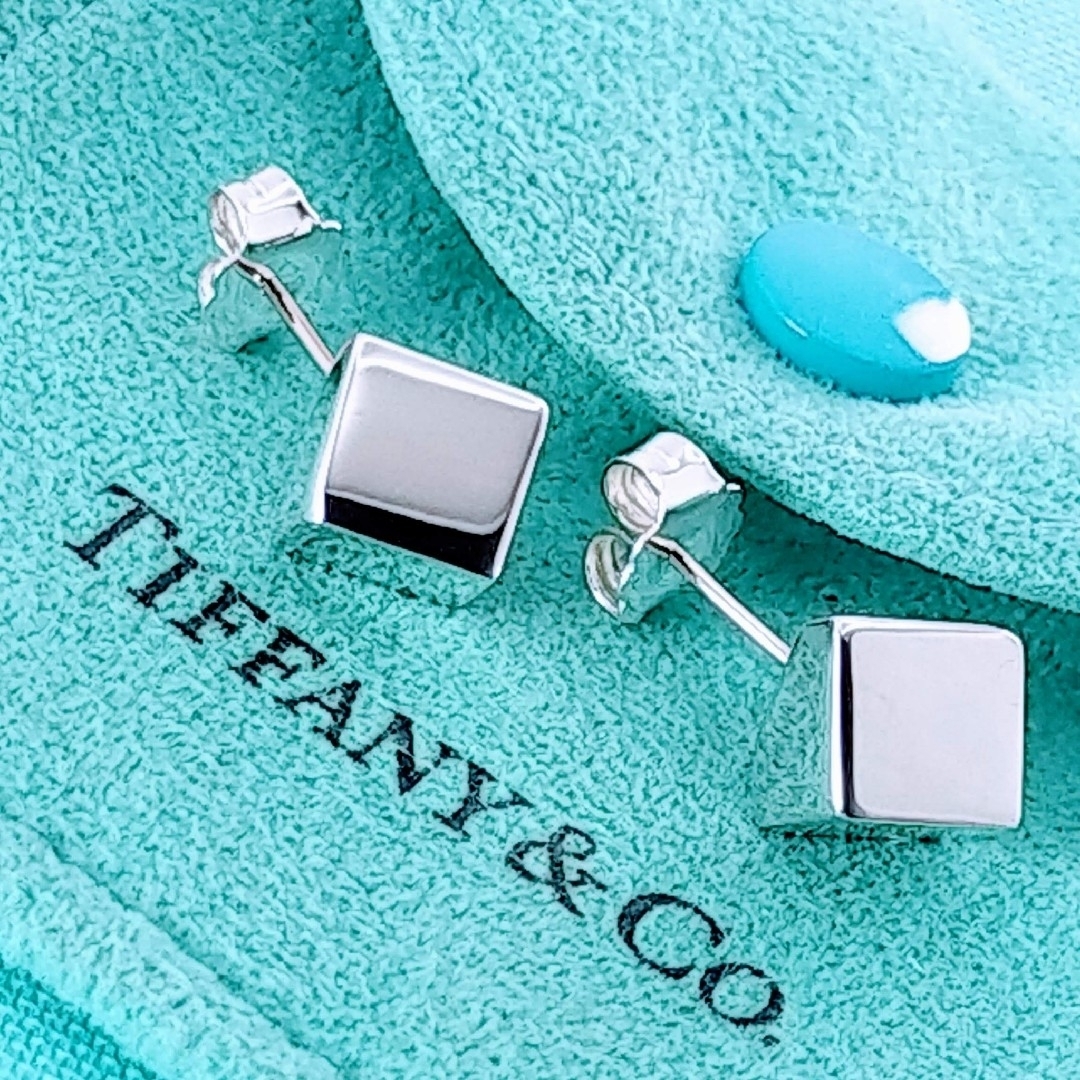 Tiffany & Co. - 【ティファニー】キューブ スクエア ピアスの Tiffany & Co. - 【ティファニー】キューブ スクエア ピアスの